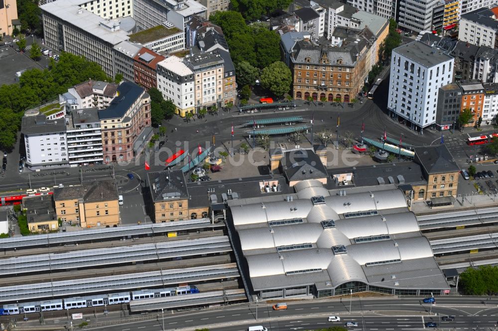 Mainz von oben - Bahnhofsgebäude und Gleisanlagen des Hauptbahnhof der Deutschen Bahn in Mainz im Bundesland Rheinland-Pfalz