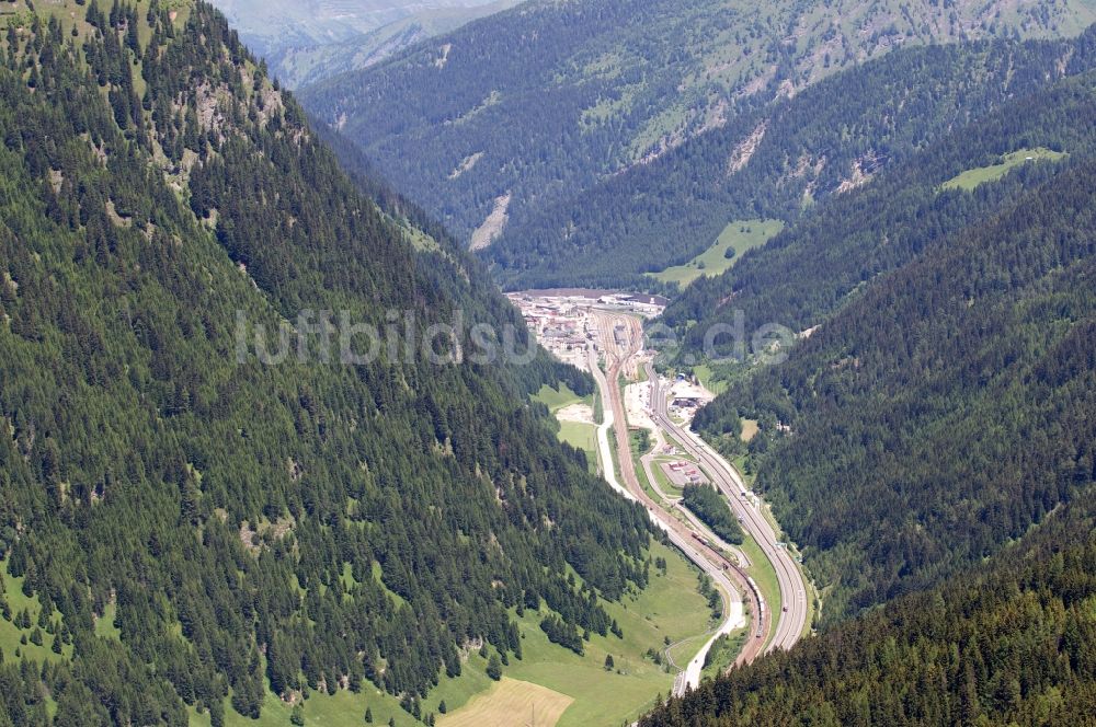 Luftaufnahme Brennero - Bahnhofsgelände der Brennerbahn an der Station Brenner in Tirol in Österreich