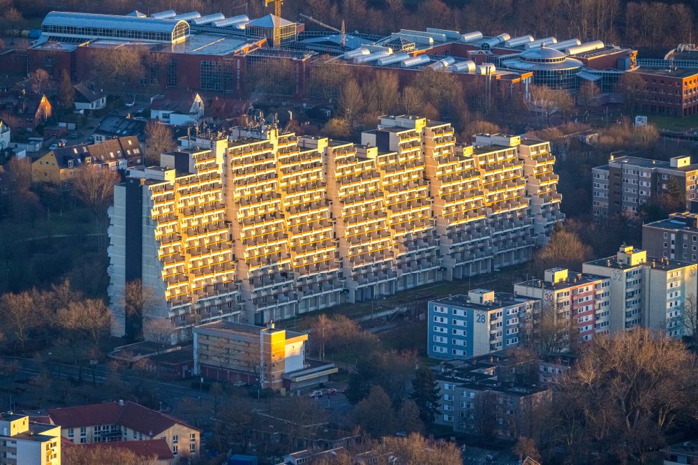 Luftbild Dortmund - Balkon- und Fenster- Fassade an der Plattenbau- Hochhaus- Wohnsiedlung Hannibal Dorstfeld in Dortmund im Bundesland Nordrhein-Westfalen, Deutschland
