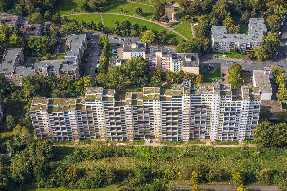 Luftaufnahme Dortmund - Balkon- und Fenster- Fassade an der Plattenbau- Hochhaus- Wohnsiedlung Hannibal Dorstfeld in Dortmund im Bundesland Nordrhein-Westfalen, Deutschland