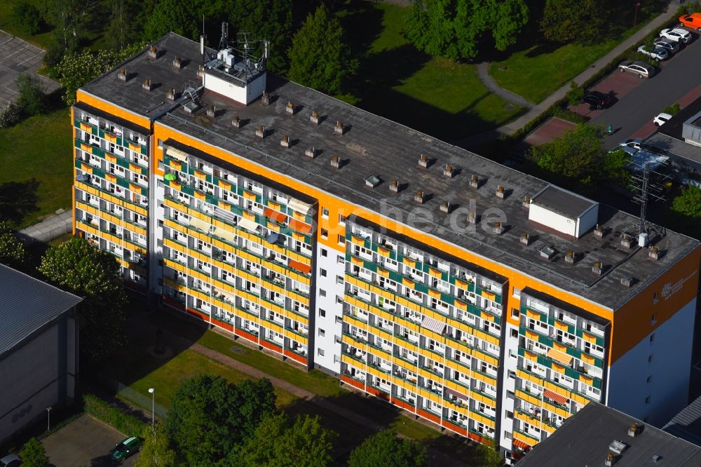 Luftbild Mühlhausen - Balkon- und Fenster- Fassade an der Plattenbau- Hochhaus- Wohnsiedlung in Mühlhausen im Bundesland Thüringen, Deutschland
