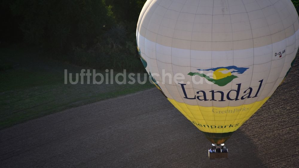 Bonn von oben - Ballon mit Werbung der Firma Landal GreenParks GmbH im Bundesland Nordrhein-Westfalen, Deutschland
