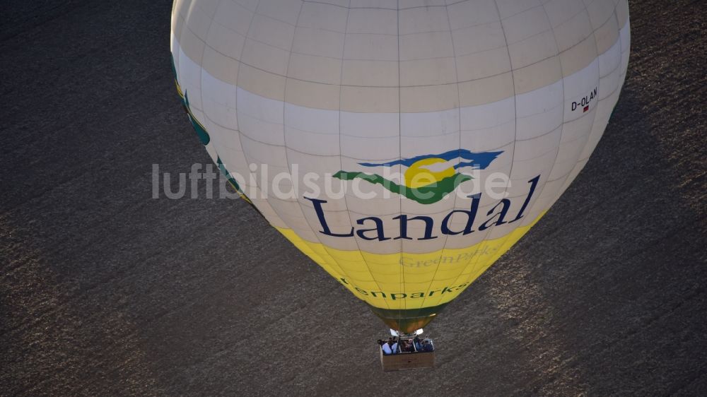 Bonn aus der Vogelperspektive: Ballon mit Werbung der Firma Landal GreenParks GmbH im Bundesland Nordrhein-Westfalen, Deutschland