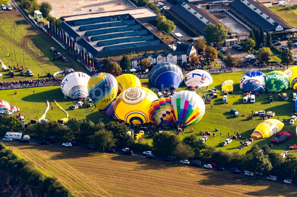 Luftbild Warstein - Ballonfestival Warsteiner Internationale Montgolfiade im Luftraum in Warstein im Bundesland Nordrhein-Westfalen, Deutschland