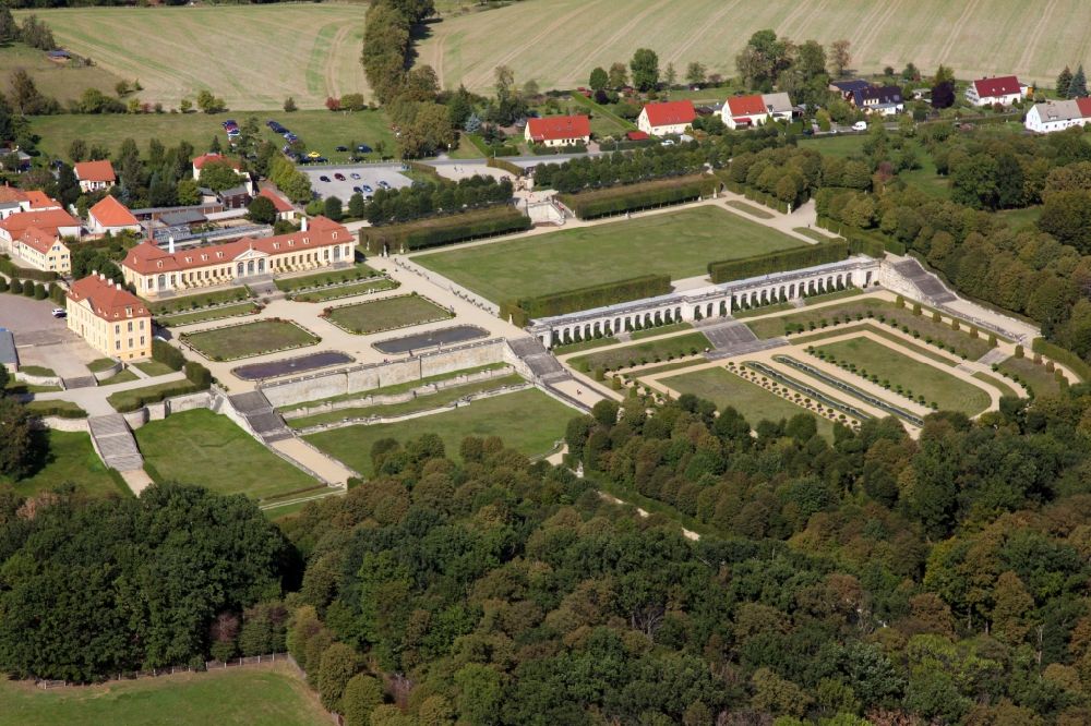 Heidenau aus der Vogelperspektive: Barockgarten Großsedlitz mit Schloss in Heidenau im Bundesland Sachsen