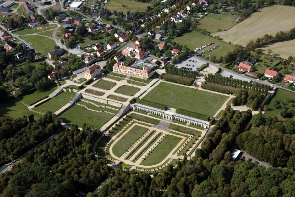 Heidenau von oben - Barockgarten Großsedlitz mit Schloss in Heidenau im Bundesland Sachsen