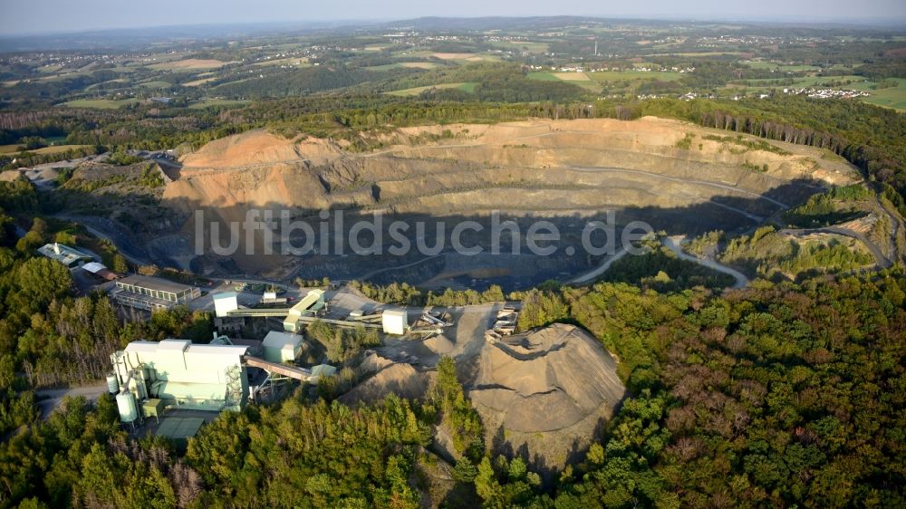 Luftbild Königswinter - Basaltsteinbruch Hühnerberg im Bundesland Nordrhein-Westfalen, Deutschland