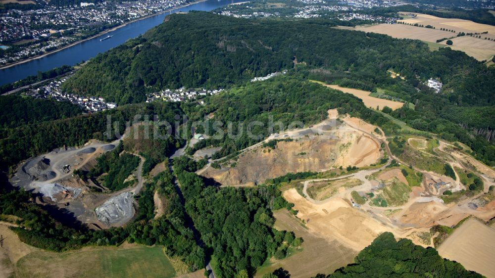 Kasbach-Ohlenberg aus der Vogelperspektive: Basaltsteinbruch in Kasbach-Ohlenberg im Bundesland Rheinland-Pfalz, Deutschland