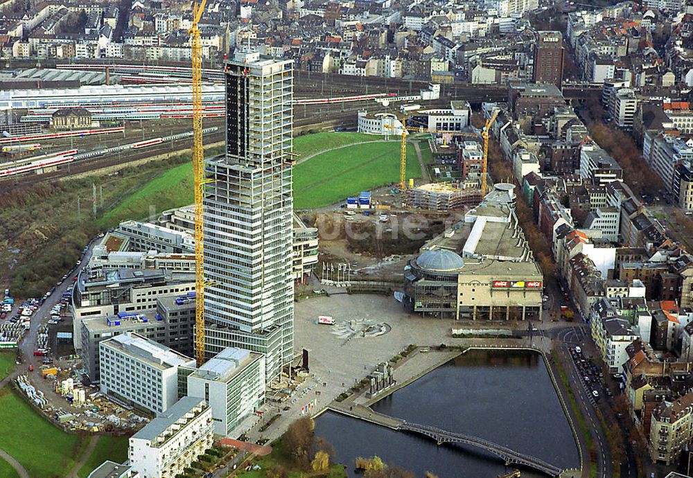 Luftbild Köln - Bau des Hochhauses Kölnturm im Kölner Mediapark