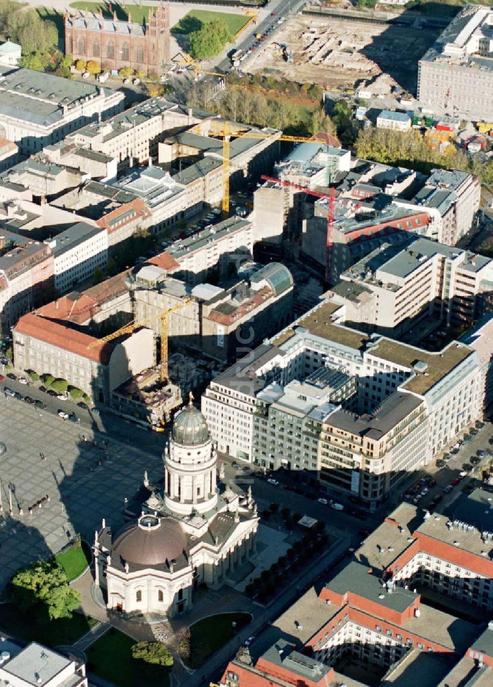Luftbild Berlin - Bau des neuen Sendezentrums von SAT 1 in der Jägerstraße in Berlin - Mitte am Gendarmenmarkt.