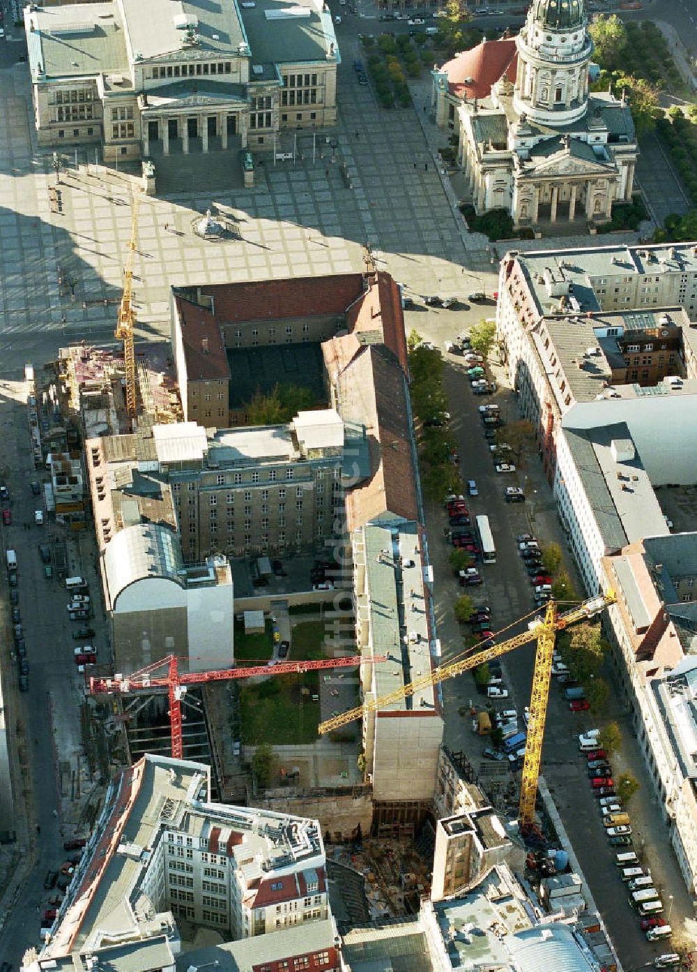 Berlin aus der Vogelperspektive: Bau des neuen Sendezentrums von SAT 1 in der Jägerstraße in Berlin - Mitte am Gendarmenmarkt.