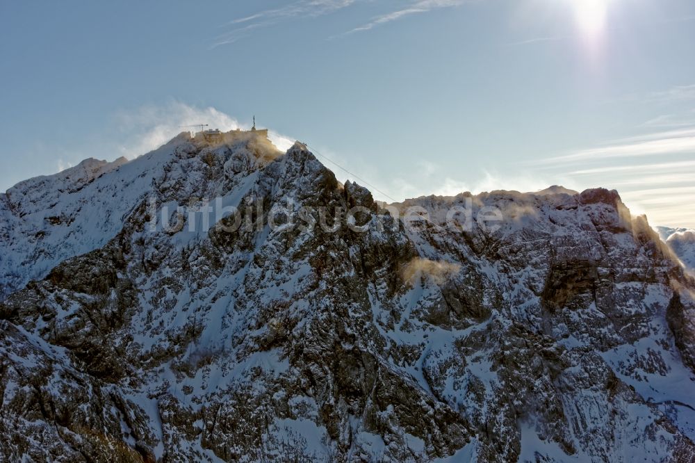 Garmisch-Partenkirchen von oben - Bauarbeiten an der Bergstation der Seilbahn auf dem Gipfel der der Zugspitze bei Garmisch-Partenkirchen im Bundesland Bayern