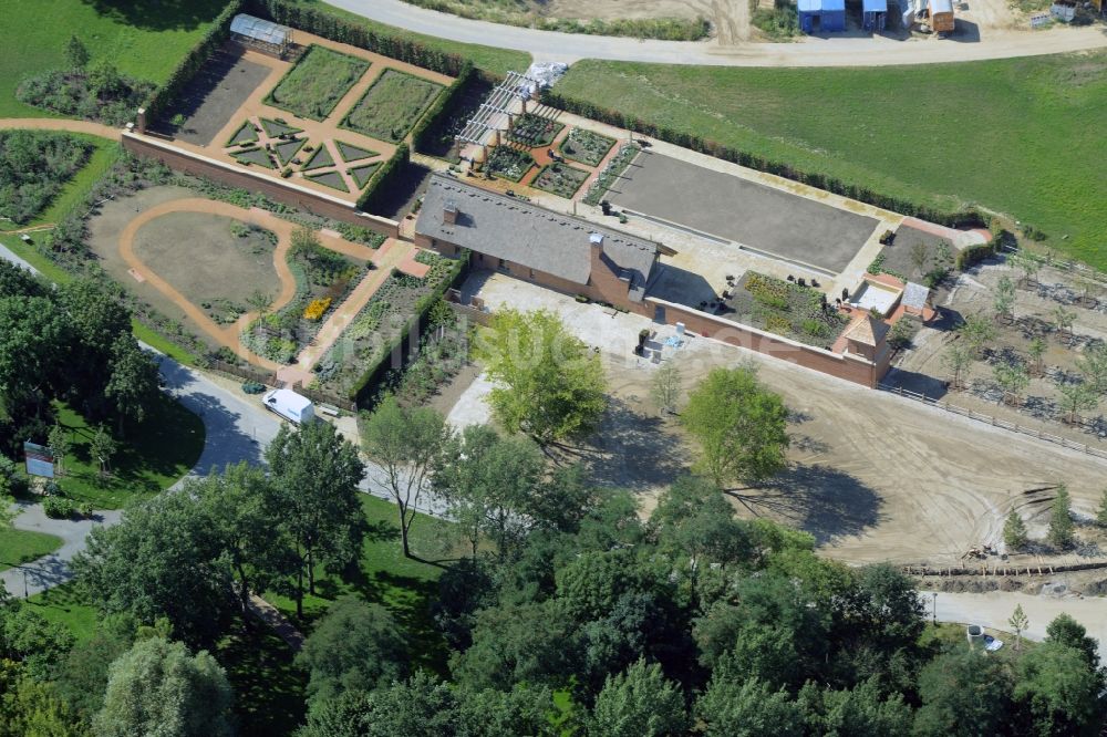 Luftbild Berlin - Bauarbeiten am Englischen Garten am Gelände der IGA 2017 im Bezirk Marzahn-Hellersdorf in Berlin