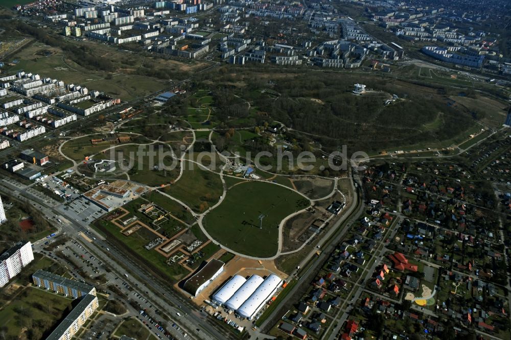 Luftaufnahme Berlin - Bauarbeiten auf dem Gelände der IGA 2017 am Kienberg im Bezirk Marzahn-Hellersdorf in Berlin