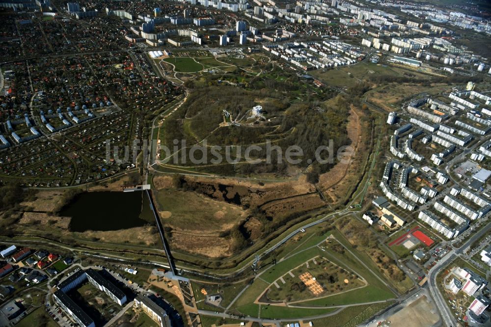 Luftbild Berlin - Bauarbeiten auf dem Gelände der IGA 2017 am Kienberg im Bezirk Marzahn-Hellersdorf in Berlin