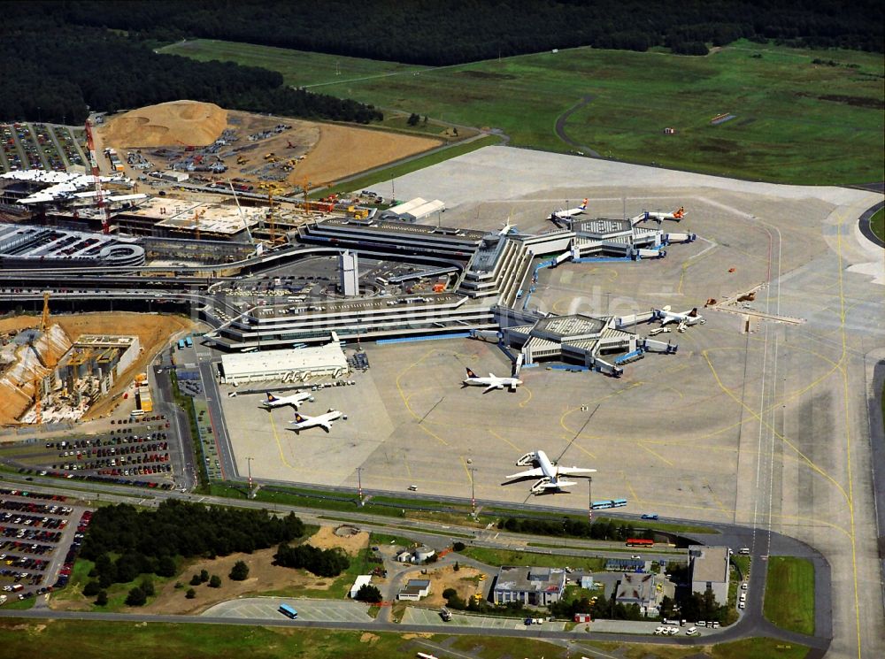 Luftbild Köln - Bauarbeiten am Neubau Terminal 2 und dem unterirdischen Bahnhof am Flughafen Köln/Bonn in Köln im Bundesland Nordrhein-Westfalen