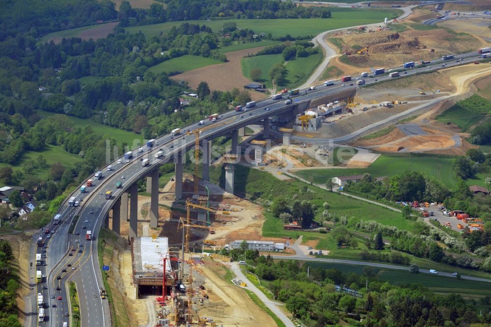 Luftaufnahme Würzburg - Bauarbeiten an der Talbrücke Heidingsfeld der Bundesautobahn A3 im Süden von Würzburg im Bundesland Bayern