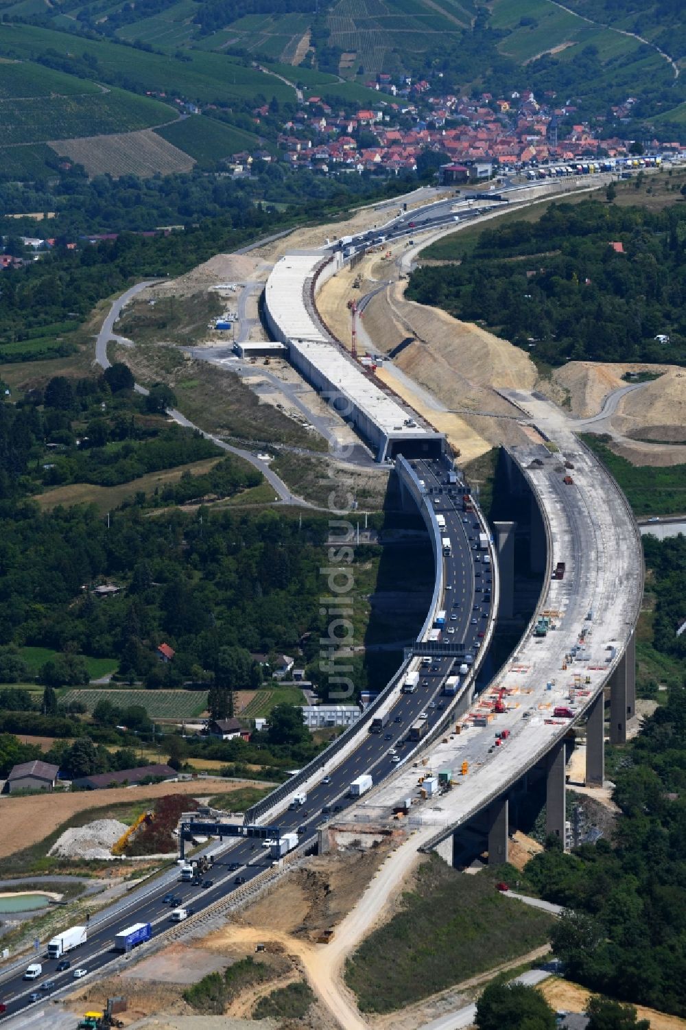 Luftaufnahme Würzburg - Bauarbeiten an der Talbrücke Heidingsfeld und Verlauf der Bundesautobahn A3 im Süden von Würzburg im Bundesland Bayern
