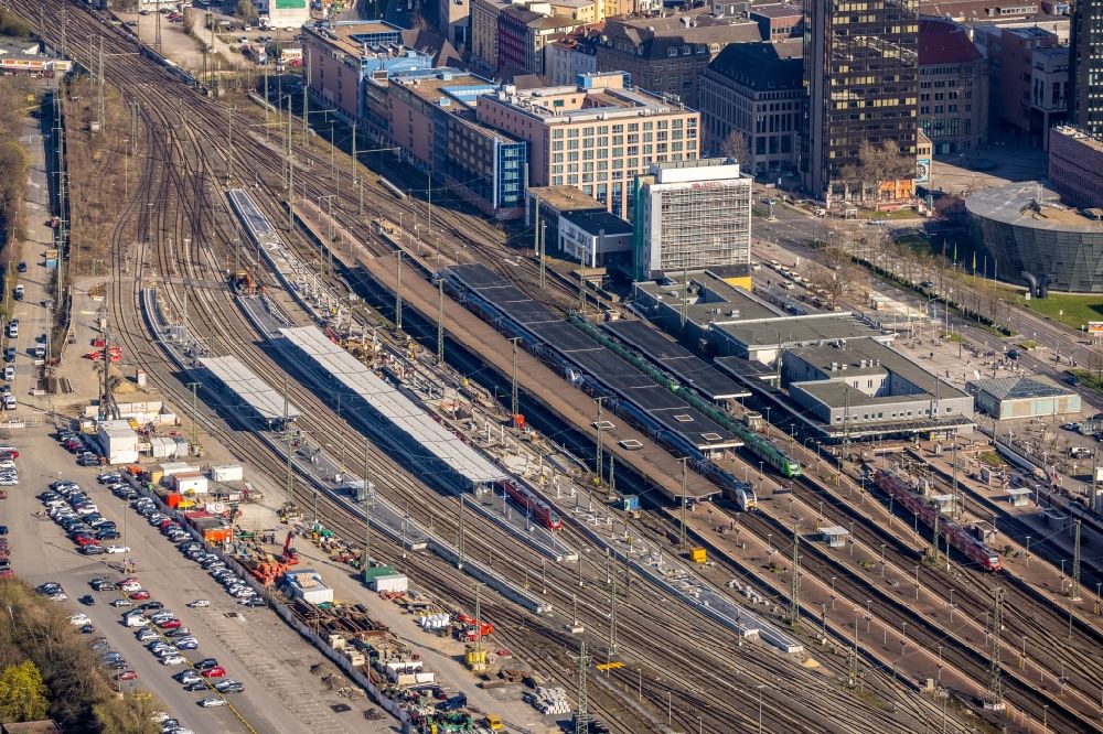 Dortmund aus der Vogelperspektive: Bauarbeiten zum Umbau der Bahnsteige am Hauptbahnhof in Dortmund im Bundesland Nordrhein-Westfalen, Deutschland