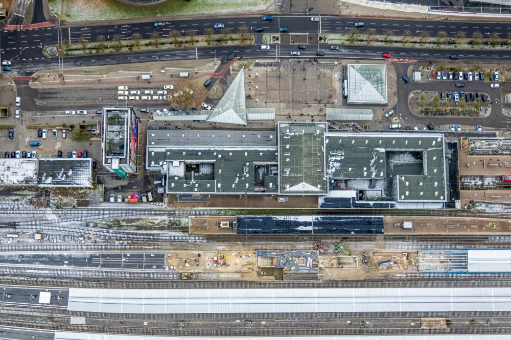 Luftbild Dortmund - Bauarbeiten zum Umbau der Bahnsteige am Hauptbahnhof in Dortmund im Bundesland Nordrhein-Westfalen, Deutschland