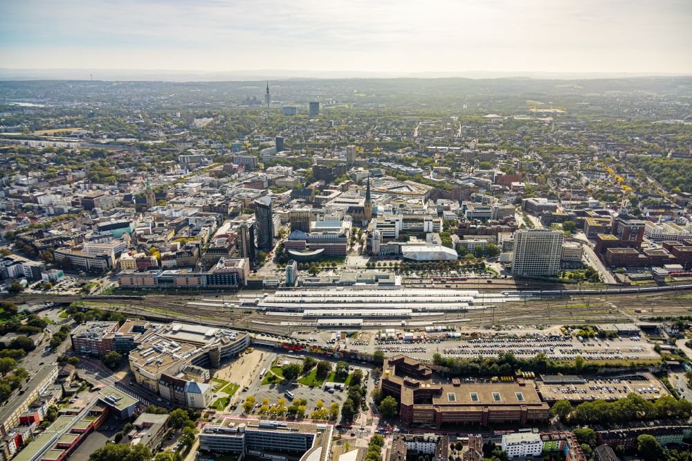 Dortmund von oben - Bauarbeiten zum Umbau der Bahnsteige am Hauptbahnhof in Dortmund im Bundesland Nordrhein-Westfalen, Deutschland