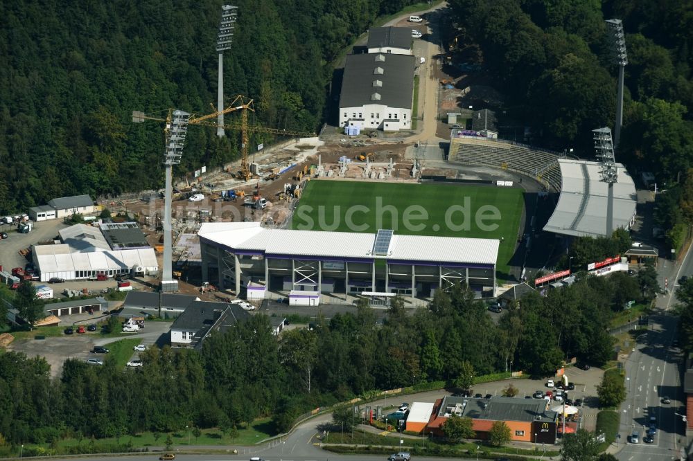 Aue von oben - Bauarbeiten zum Umbau des Fussballstadion Sparkassen-Erzgebirgsstadion des Vereins FC Erzgebirge Aue in Aue im Bundesland Sachsen