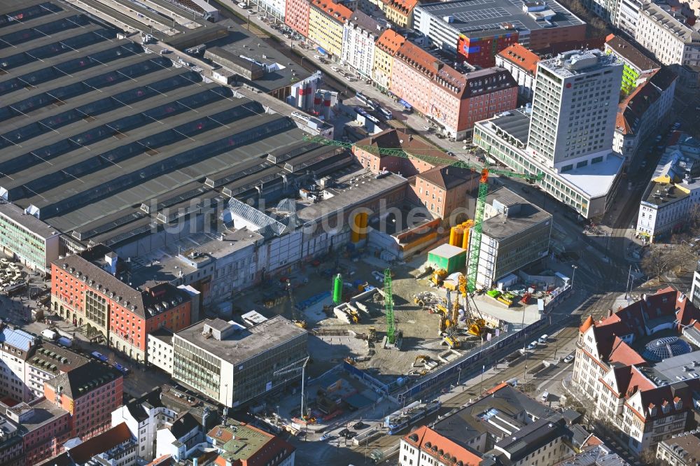 Luftaufnahme München - Bauarbeiten zur Sanierung des Bahnhofsgebäude des Hauptbahnhofes im Ortsteil Ludwigsvorstadt-Isarvorstadt in München im Bundesland Bayern, Deutschland