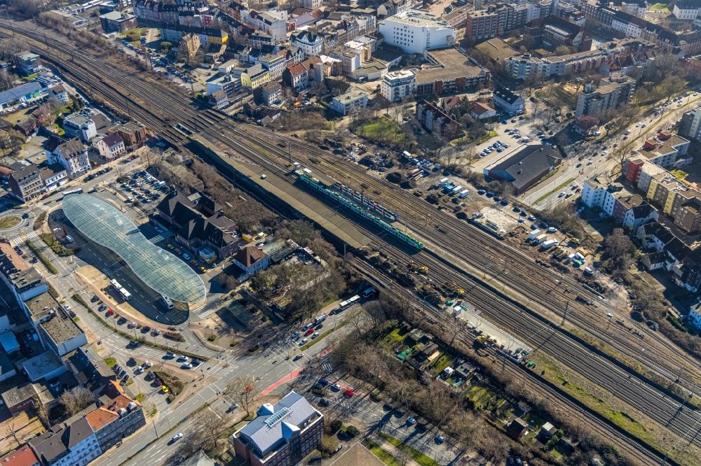 Luftbild Herne - Bauarbeiten zur Sanierung am Gleisverlauf und Bahnhofsgebäude am Bahnhof in Herne im Bundesland Nordrhein-Westfalen, Deutschland