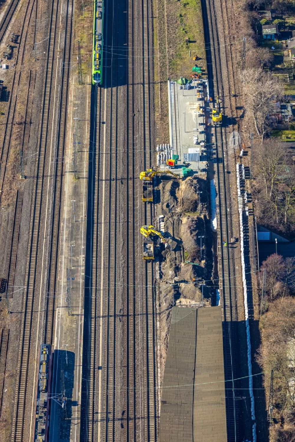 Herne von oben - Bauarbeiten zur Sanierung am Gleisverlauf und Bahnhofsgebäude am Bahnhof in Herne im Bundesland Nordrhein-Westfalen, Deutschland