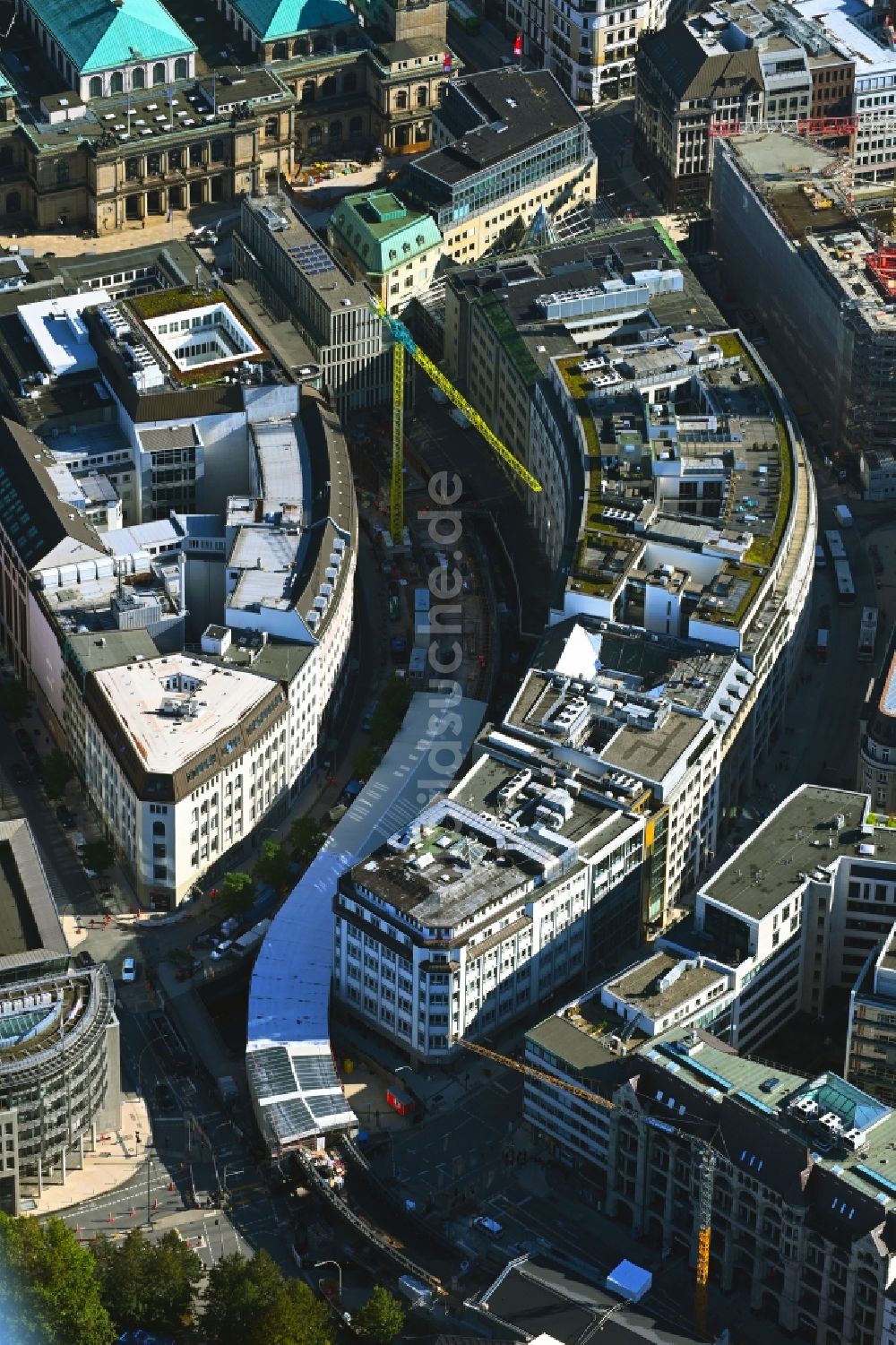 Luftbild Hamburg - Bauarbeiten zur Sanierung am Gleisverlauf und Bahnhofsgebäude der U-Bahnlinie U3 zwischen Rödingsmarkt und Rathaus in Hamburg, Deutschland