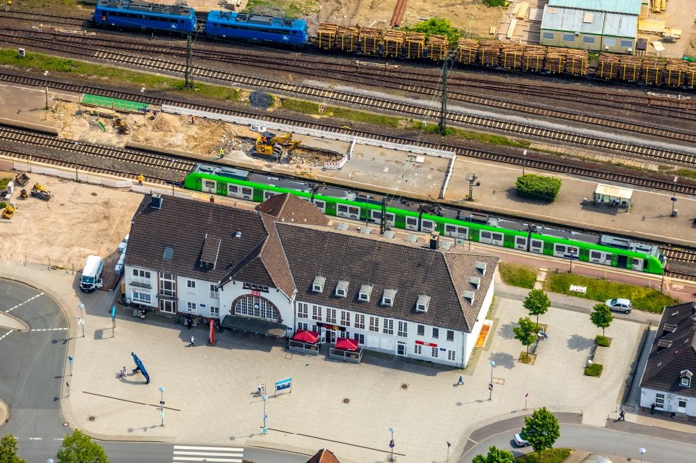 Haltern am See von oben - Bauarbeiten zur Sanierung am Gleisverlauf und Bahnhofsgebäude in Haltern am See im Bundesland Nordrhein-Westfalen, Deutschland