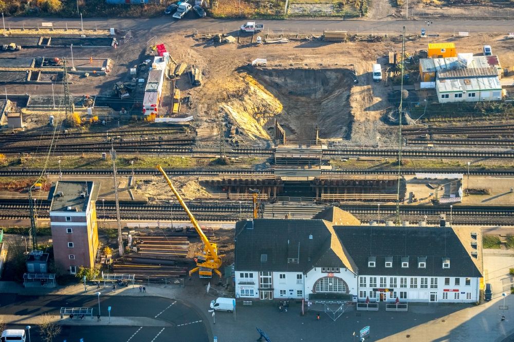 Haltern am See von oben - Bauarbeiten zur Sanierung am Gleisverlauf und Bahnhofsgebäude in Haltern am See im Bundesland Nordrhein-Westfalen, Deutschland