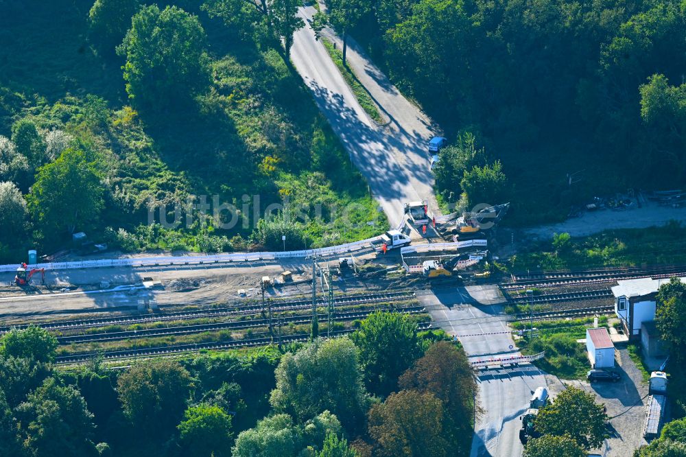 Luftbild Zossen - Bauarbeiten zur Sanierung am Gleisverlauf und Bahnhofsgebäude mit Untertunnelungsarbeiten in Zossen im Bundesland Brandenburg, Deutschland