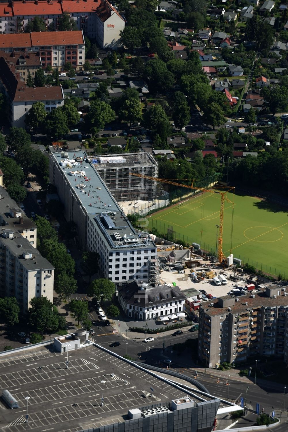 Berlin aus der Vogelperspektive: Baufläche für ein Studentenwohnheim am S-Bahnhof Gesundbrunnen-Center in Berlin Wedding