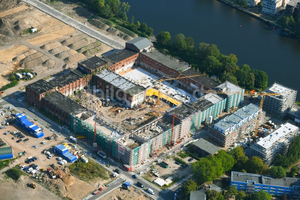 Luftbild Berlin - Baugeschehen am Gebäudekomplex der alten REWATEX - Wäscherei im Ortsteil Spindlersfeld in Berlin, Deutschland