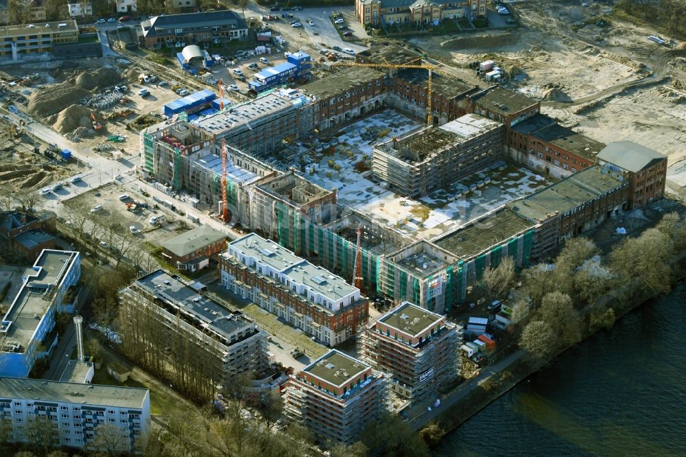Berlin von oben - Baugeschehen am Gebäudekomplex der alten REWATEX - Wäscherei im Ortsteil Spindlersfeld in Berlin, Deutschland