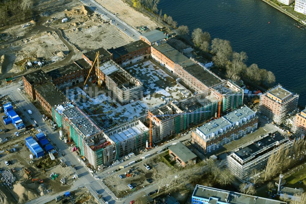 Luftaufnahme Berlin - Baugeschehen am Gebäudekomplex der alten REWATEX - Wäscherei im Ortsteil Spindlersfeld in Berlin, Deutschland