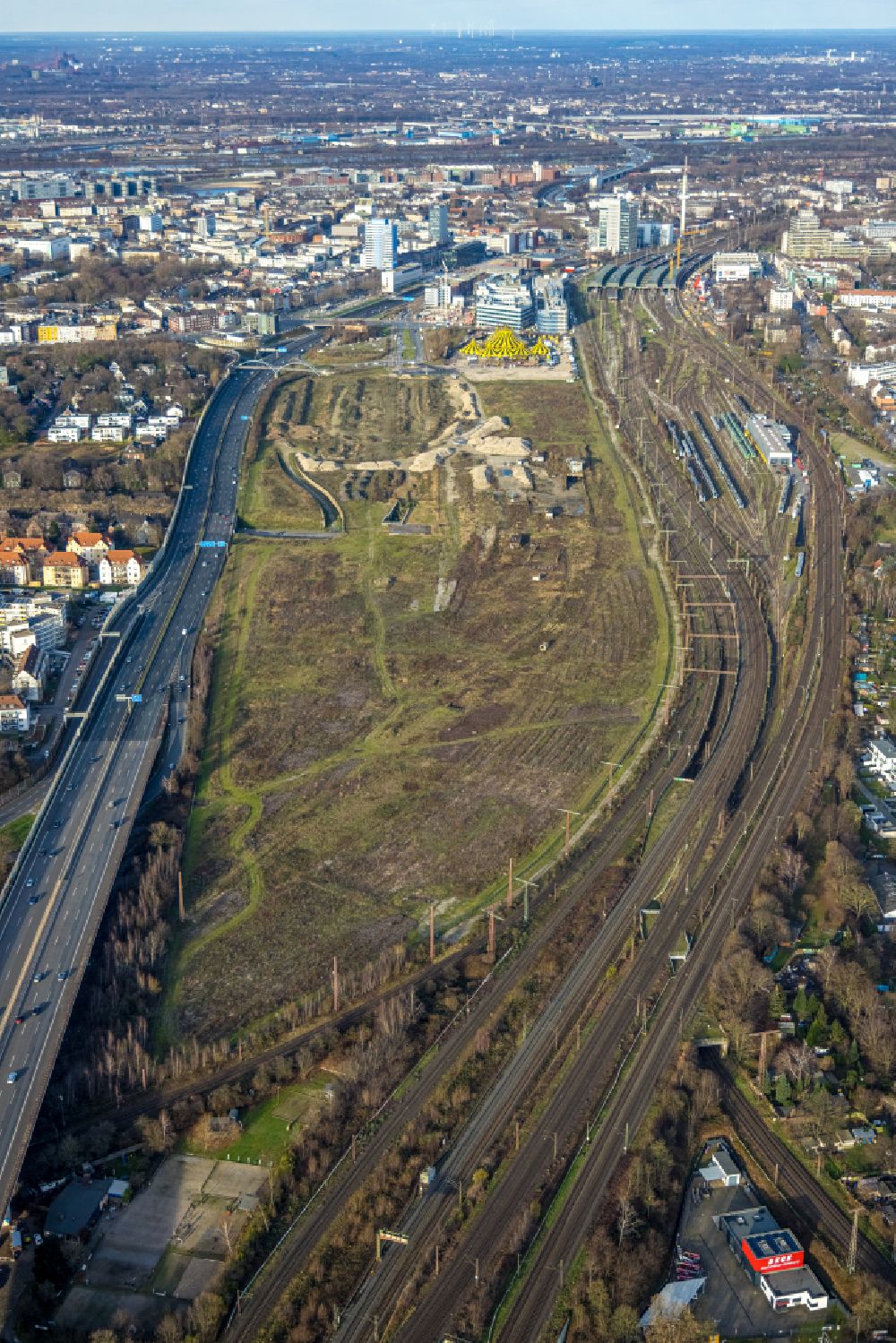 Luftbild Duisburg - Bauland- Brache zwischen dem ehemaligen Güterbahnhof und der A59 in Duisburg im Bundesland Nordrhein-Westfalen
