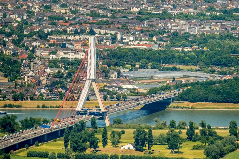 Düsseldorf aus der Vogelperspektive: Baustelle am Autobahn- Brückenbauwerk der BAB A46 - auch auch Rheinbrücke in Düsseldorf im Bundesland Nordrhein-Westfalen, Deutschland