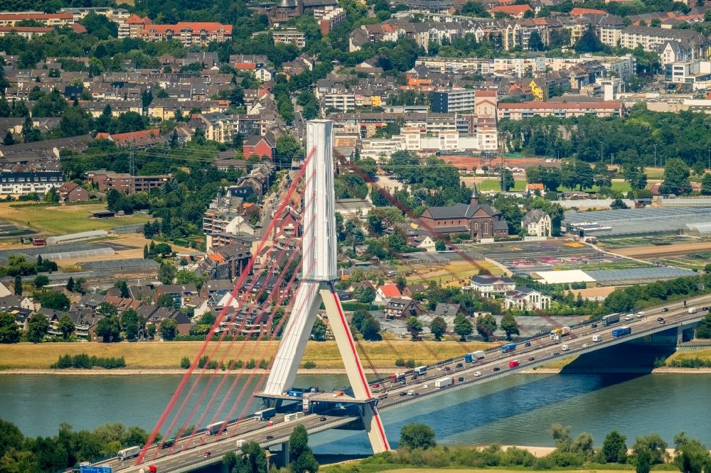Luftaufnahme Düsseldorf - Baustelle am Autobahn- Brückenbauwerk der BAB A46 - auch auch Rheinbrücke in Düsseldorf im Bundesland Nordrhein-Westfalen, Deutschland
