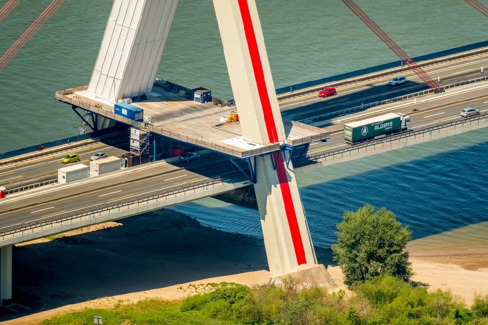 Düsseldorf aus der Vogelperspektive: Baustelle am Autobahn- Brückenbauwerk der BAB A46 - auch auch Rheinbrücke in Düsseldorf im Bundesland Nordrhein-Westfalen, Deutschland