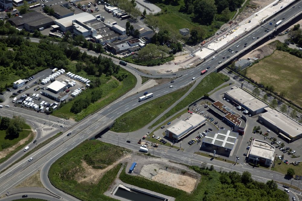 Luftbild Wiesbaden - Baustelle der Autobahnabfahrt der BAB A643 in Wiesbaden im Bundesland Hessen, Deutschland