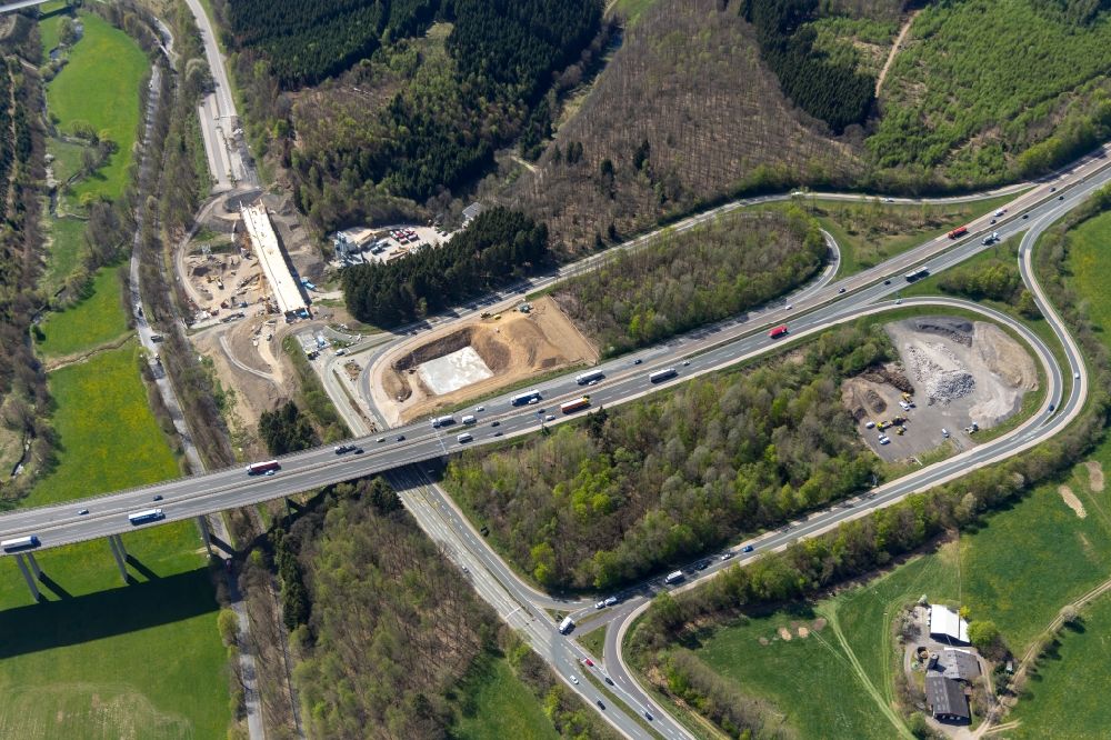 Luftaufnahme Olpe - Baustelle der Autobahnabfahrt der BAB A45 zur B54 in Olpe im Bundesland Nordrhein-Westfalen, Deutschland