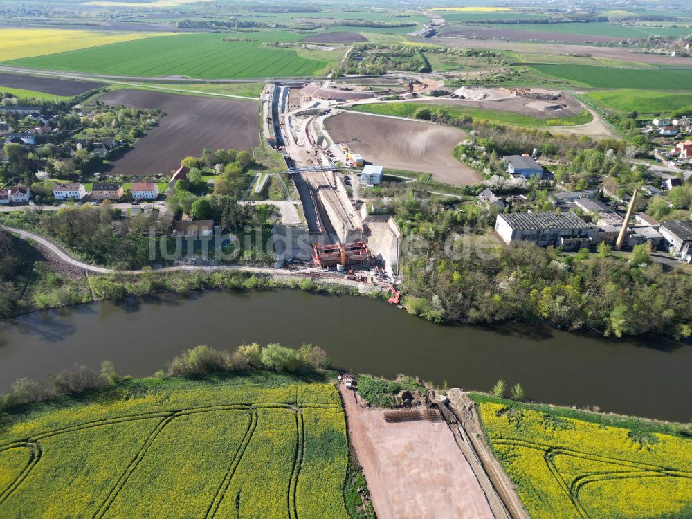Luftbild Salzmünde - Baustelle der Autobahnquerung Saalebrücke der BAB A 143 über die Saale in Salzmünde im Bundesland Sachsen-Anhalt, Deutschland