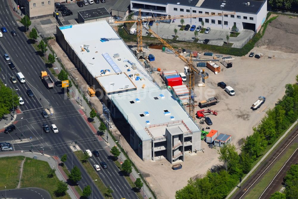 Luftaufnahme Berlin - Baustelle am Autohandels- Gebäude der Koch Gruppe Automobile AG Alt-Biesdorf in Berlin, Deutschland