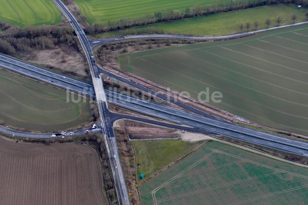 Friedland von oben - Baustelle der Behelfs-Autobahnabfahrt der BAB A38 im Zuge der Sanierung des Heidkopftunnels in Friedland im Bundesland Niedersachsen, Deutschland