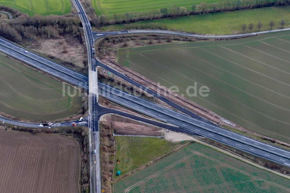 Friedland aus der Vogelperspektive: Baustelle der Behelfs-Autobahnabfahrt der BAB A38 im Zuge der Sanierung des Heidkopftunnels in Friedland im Bundesland Niedersachsen, Deutschland