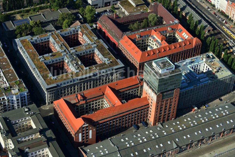 Berlin von oben - Baustelle am Büro- und Geschäftshaus- Ensemble Oberbaum City im Ortsteil Friedrichshain in Berlin