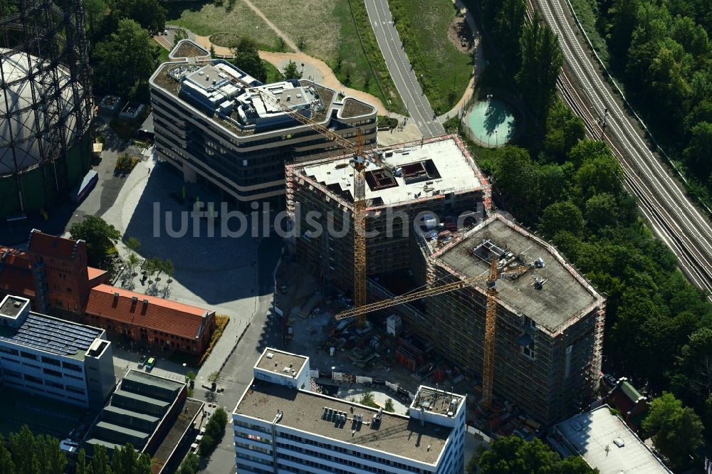 Berlin von oben - Baustelle Bürogebäude des Geschäftshauses der EUREF AG am EUREF-Campus im Ortsteil Schöneberg in Berlin, Deutschland