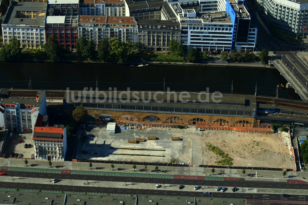 Luftbild Berlin - Baustelle Bürogebäude des Geschäftshauses JAHO an der Holzmarktstraße am S-Bahnhof Jannowitzbrücke in Berlin, Deutschland